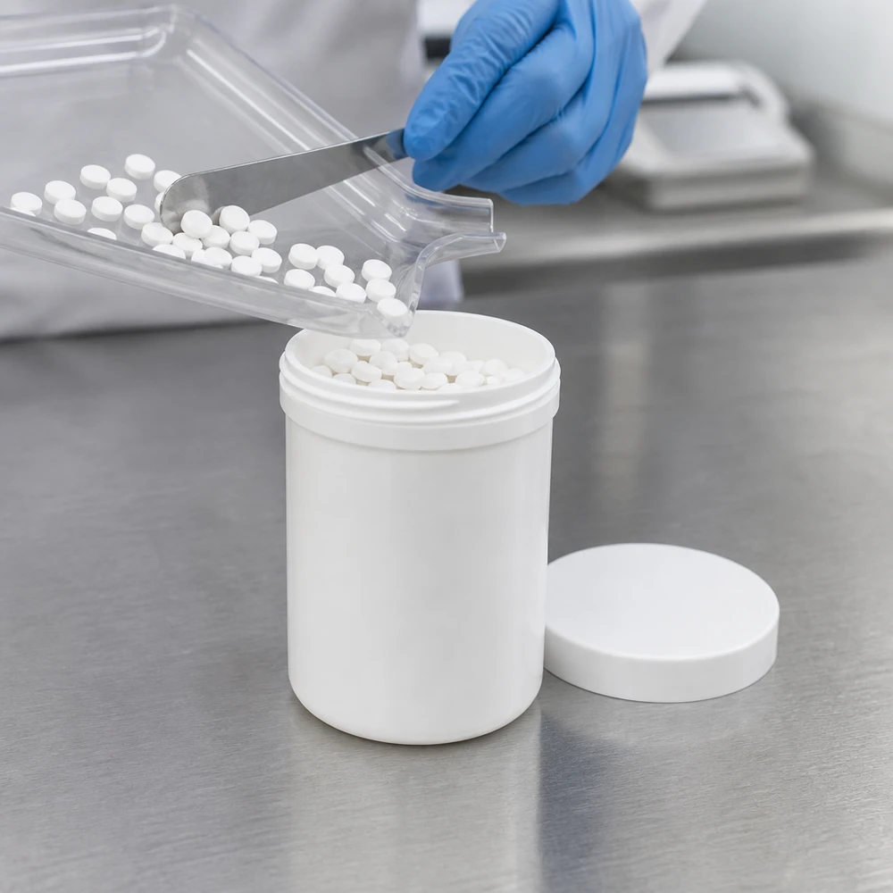 Salbenkruke 150g weiß mit weißem Schraubdeckel (Polypropylen) Salbenkruke 150g weiß PP mit Schraubdeckel für pharmazeutische Abfüllung im Fachhandel