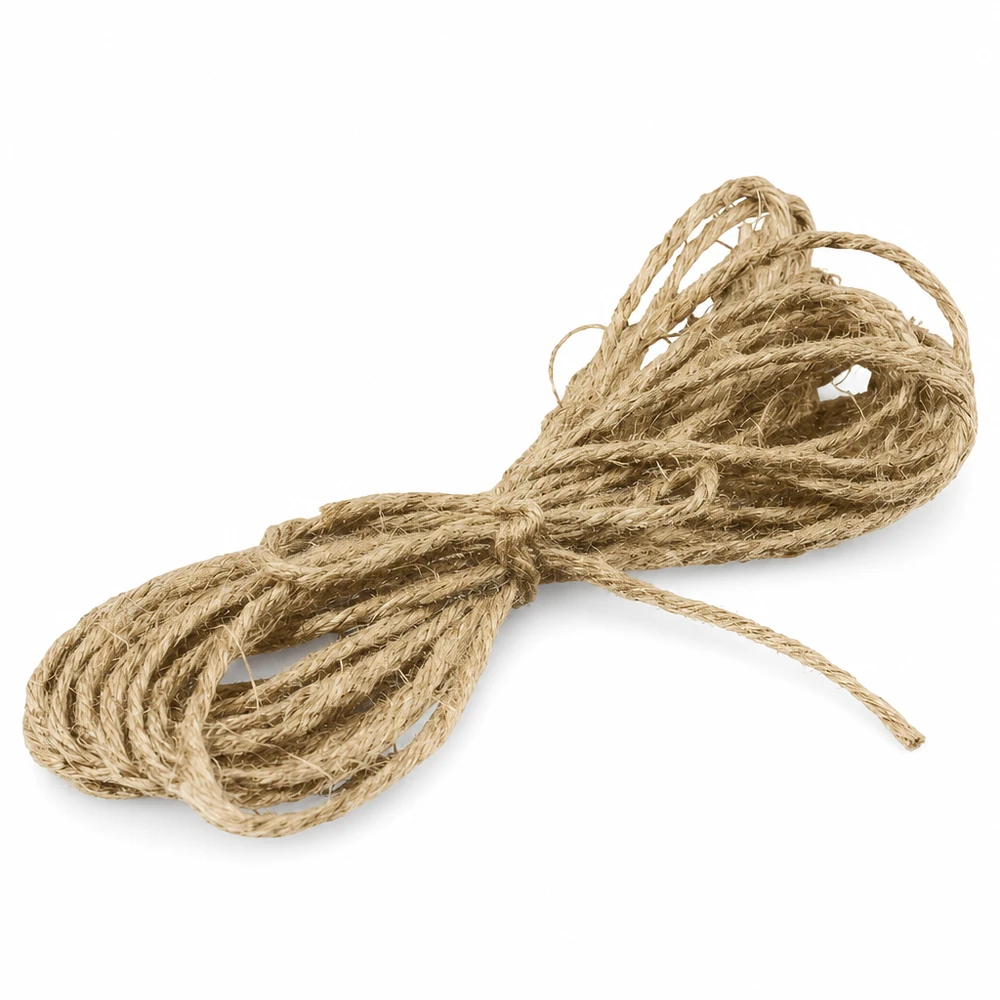 Naturkordel zum Dekorieren 300cm lang Naturkordel aus Jute 300cm lang zum Dekorieren, gerollt und mit Knoten gebunden auf weißem Hintergrund