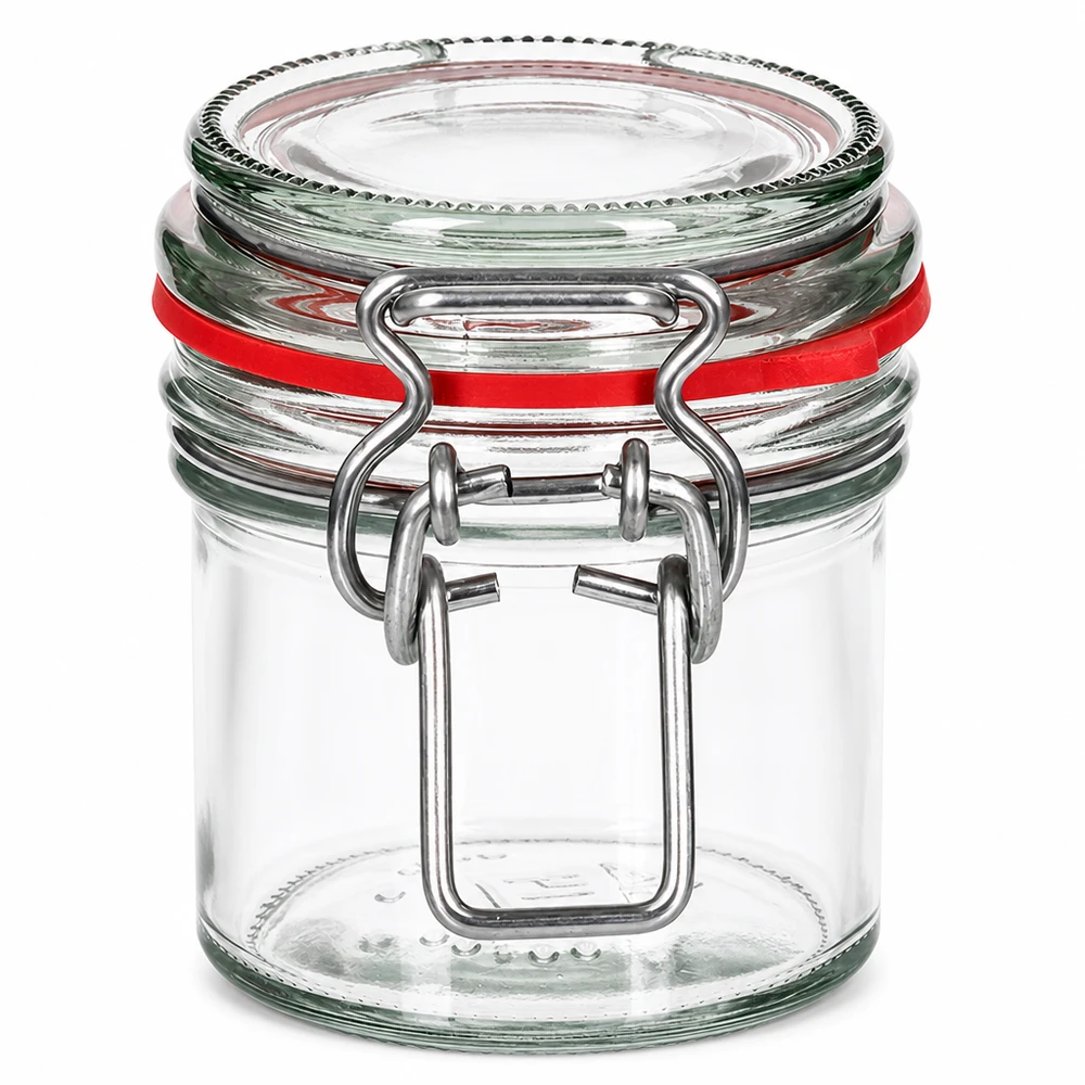 135ml Vorratsglas Typ G mit Bügelverschluss UN.. Leeres 135ml Vorratsglas mit Bügelverschluss und roter Gummidichtung aus transparentem Glas auf weißem Hintergrund